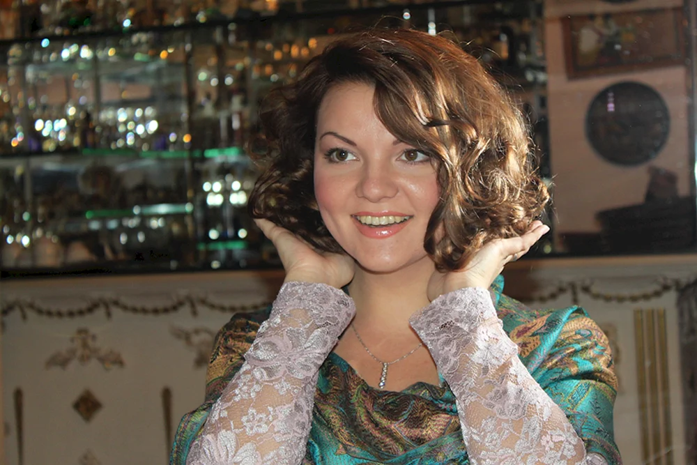 Elena Nikolaeva ist Schauspielerin