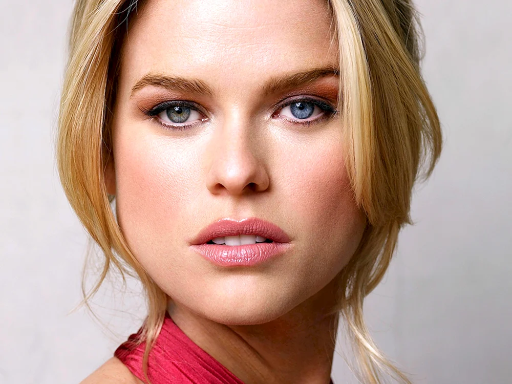 Elyse Eve