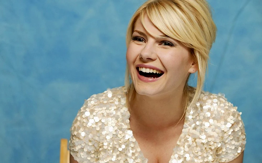 Elisha Cuthbert Foto