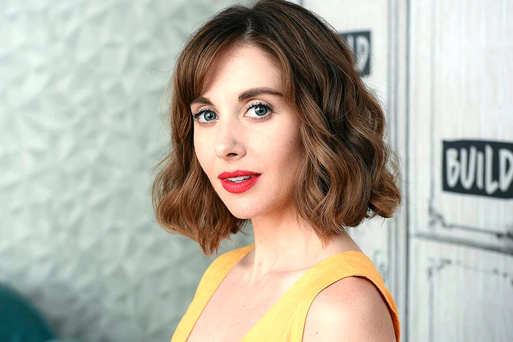Elison Brie 2022