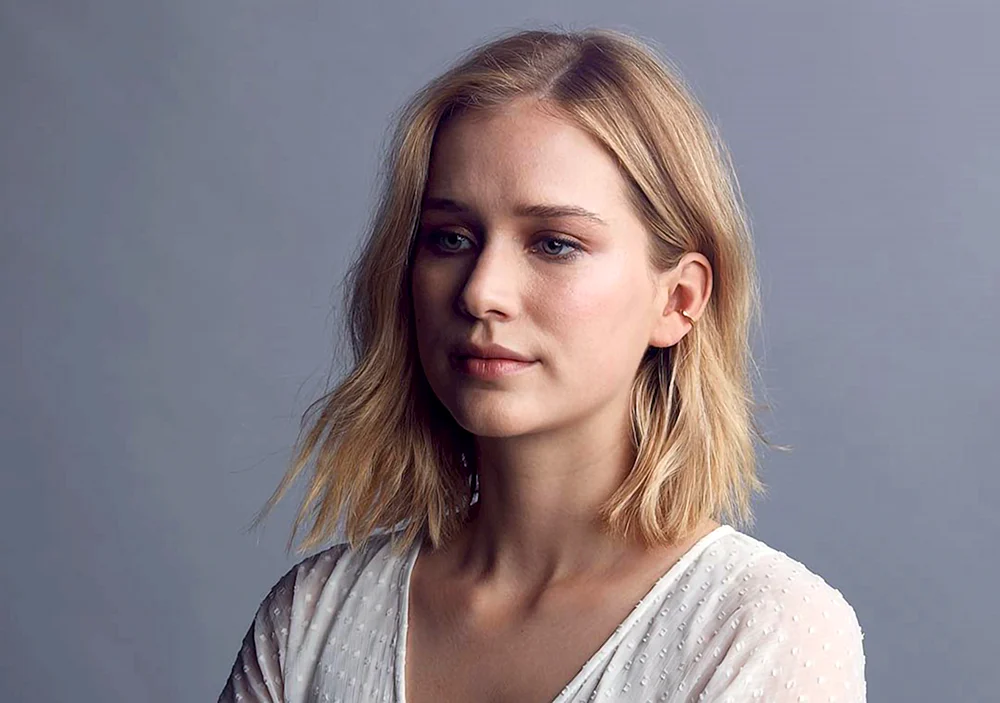 Elizabeth Lail Schauspielerin