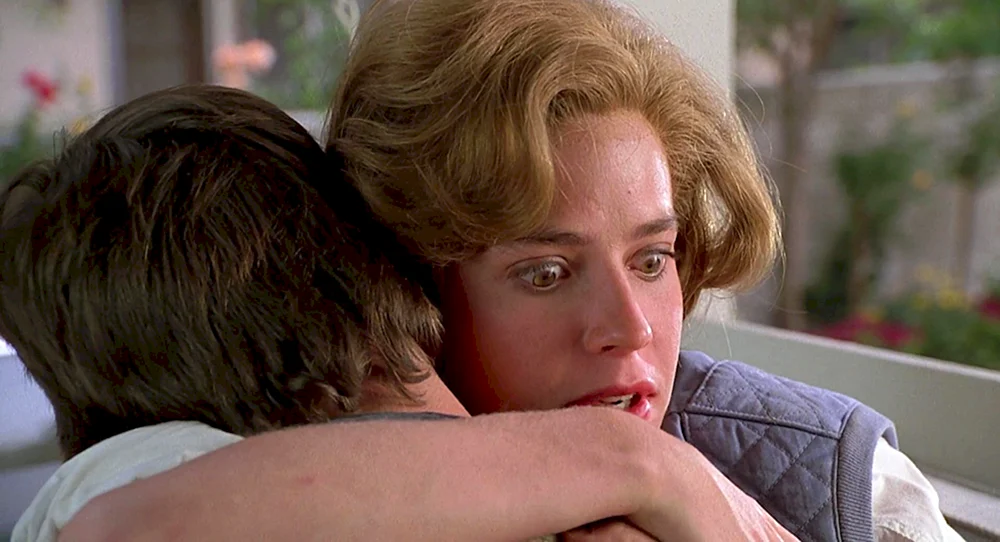 Elisabeth Shue Leo