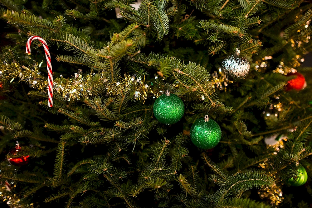Weihnachtsbaum mit Spielzeug