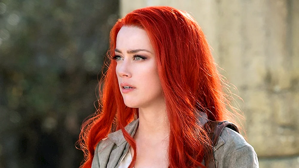 Ariel Piper rote Haare