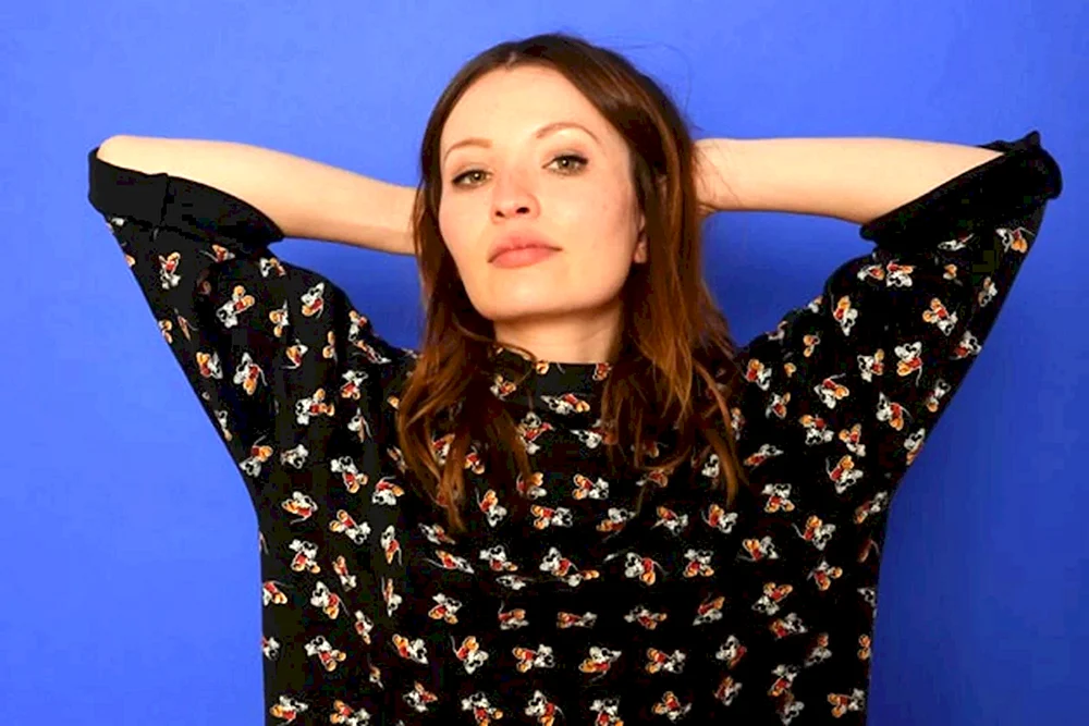 Emily Browning rothaarig