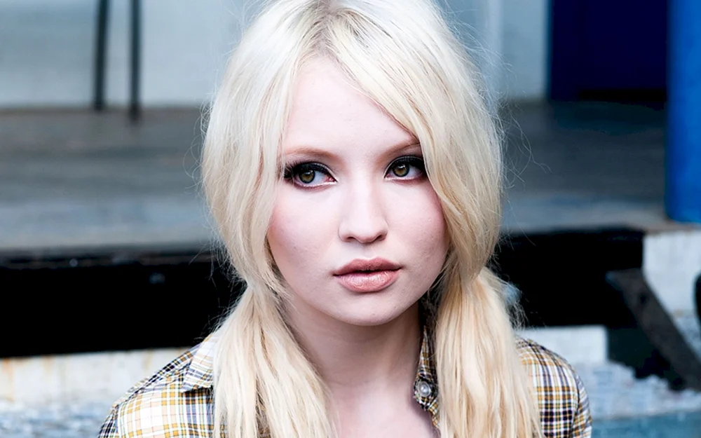 Emily Browning 2020