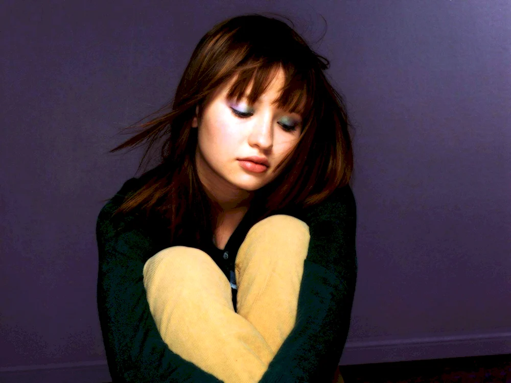 Emily Browning foto