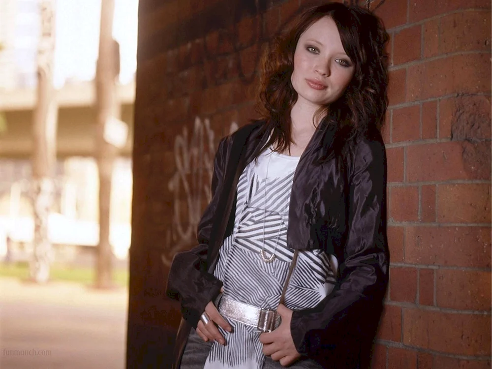 Emily Browning foto