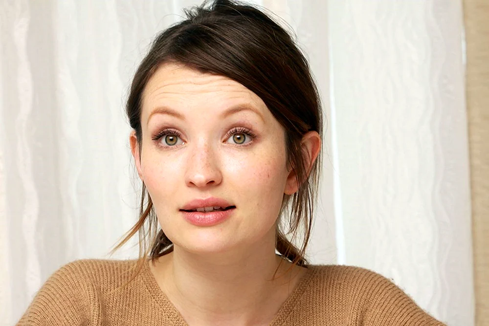 Emily Browning Fotos