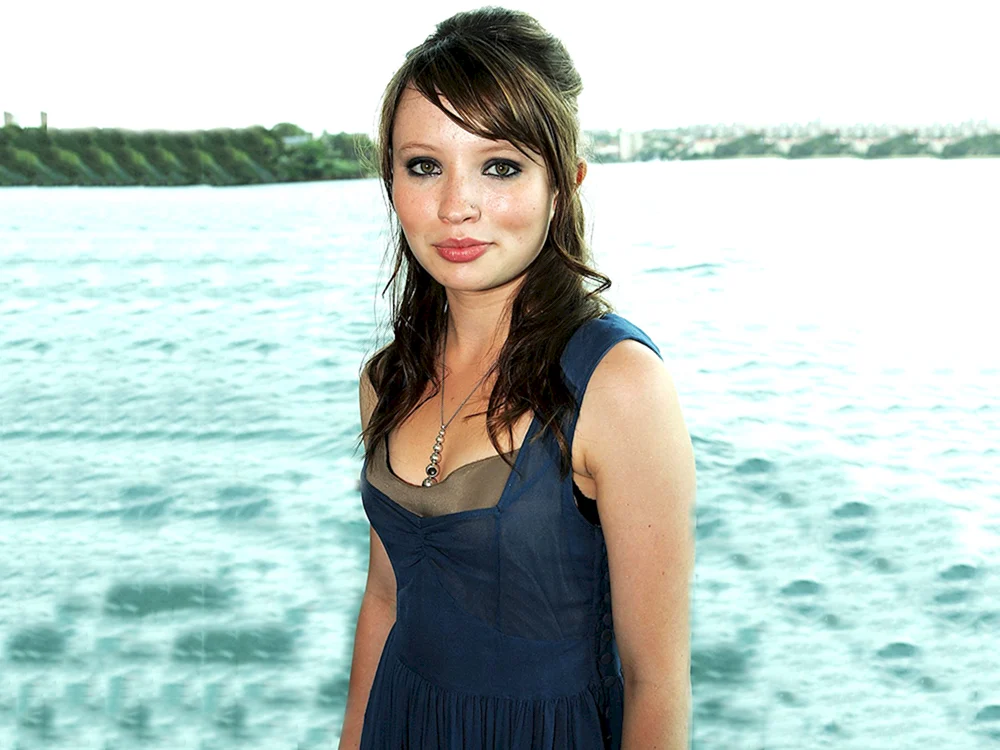 Emily Browning foto