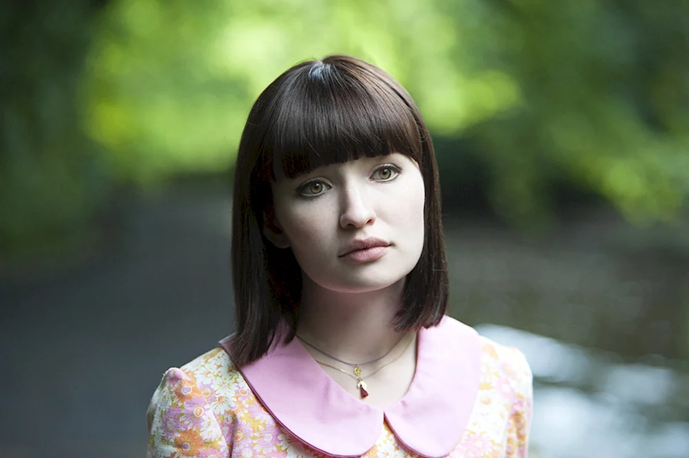Emily Browning foto