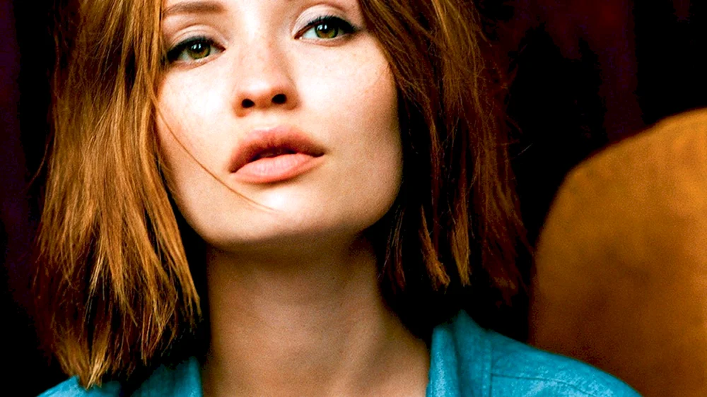 Emily Browning foto