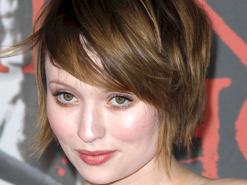 Emily Browning Haarschnitte