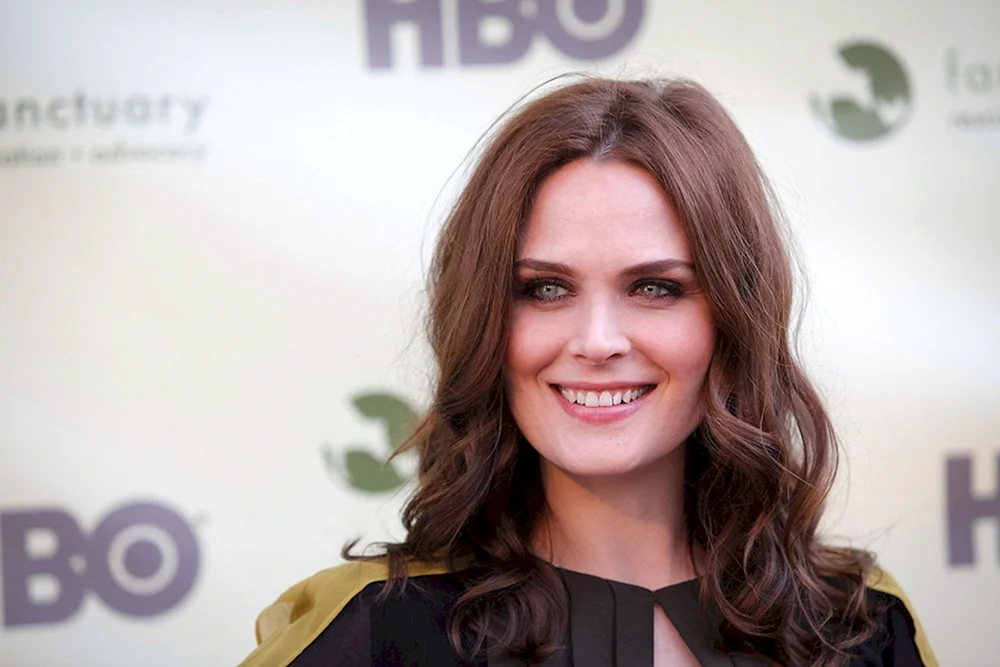 Emily Deschanel 2020