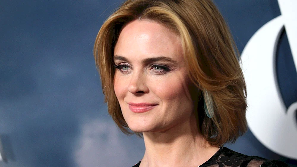Emily Deschanel 2021