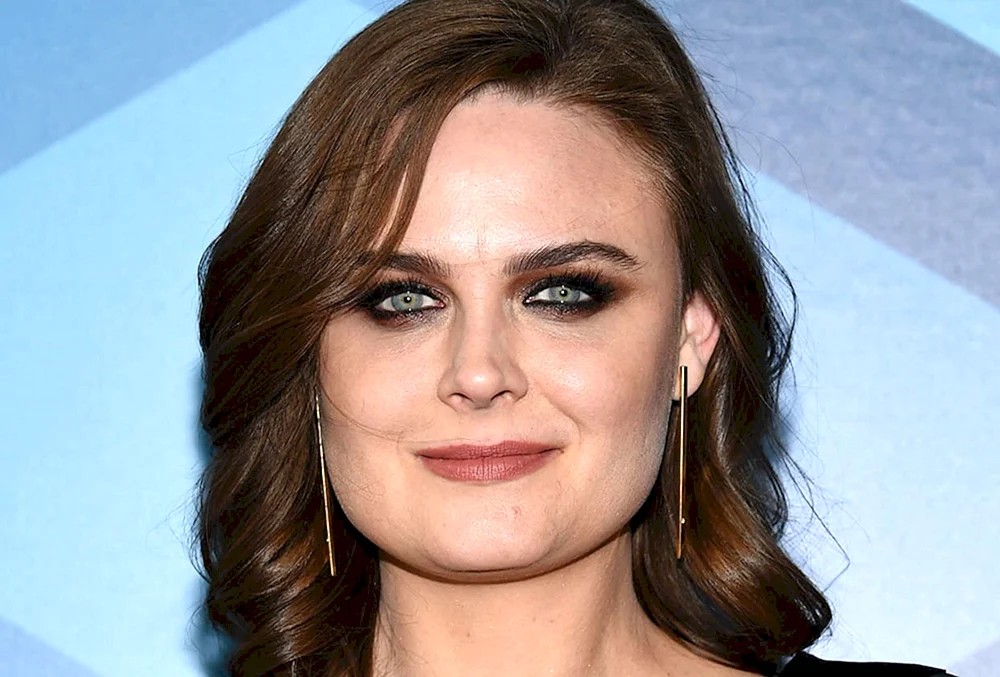 Emily Deschanel 2021