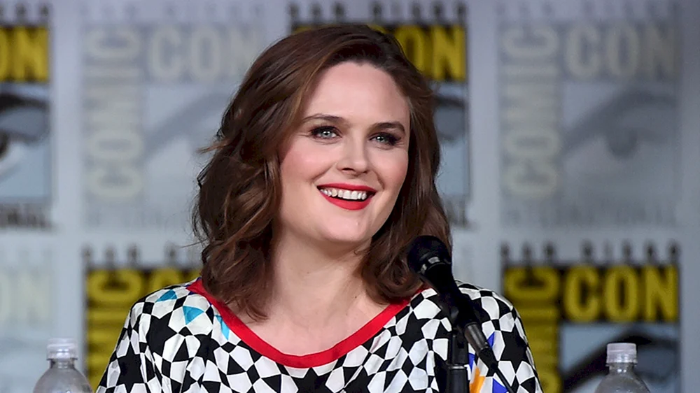 Emily Deschanel 2022