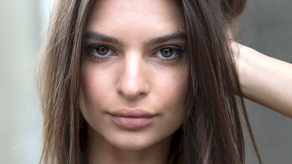 Emily Ratajkowski