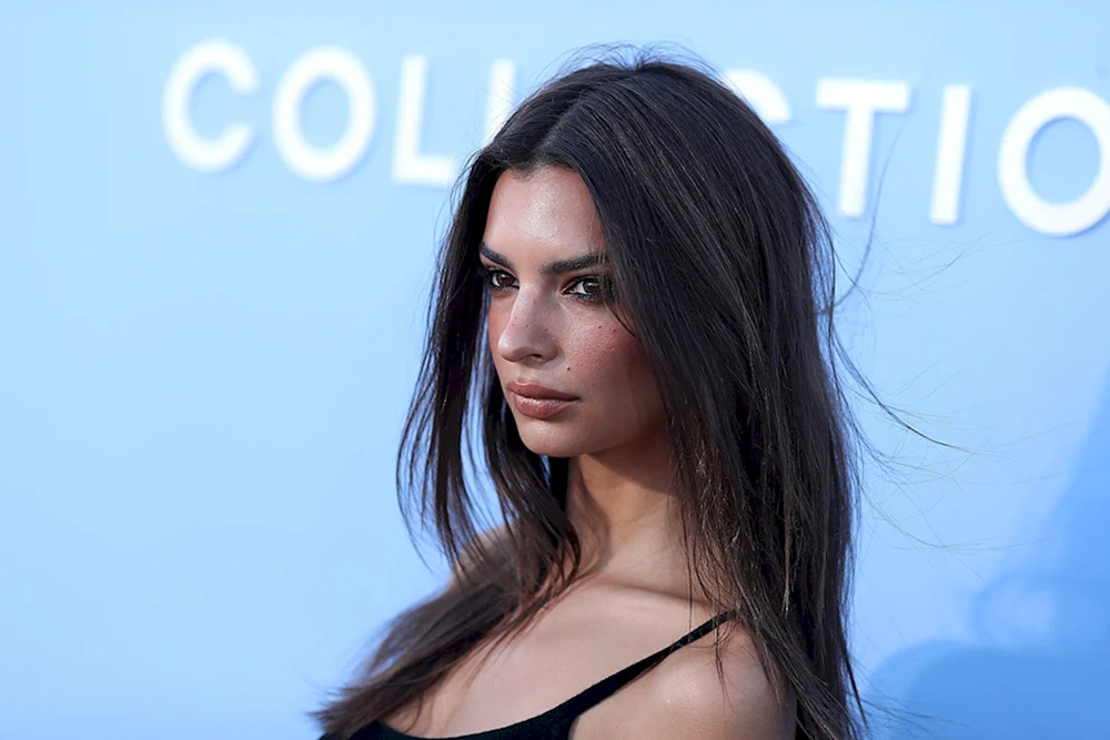 Emily Ratajkowski