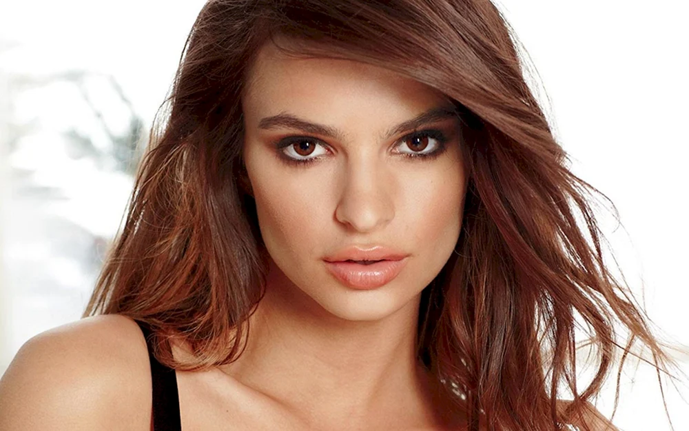 Emily Ratazhkowski Haarfarbe
