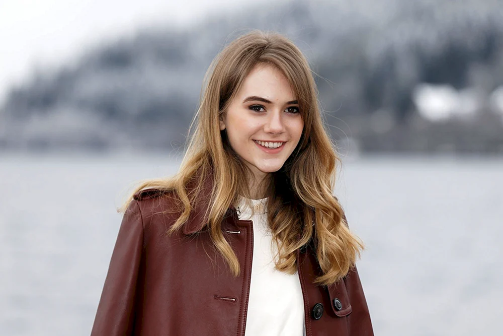 Emilia Jones Jones Unterwelt