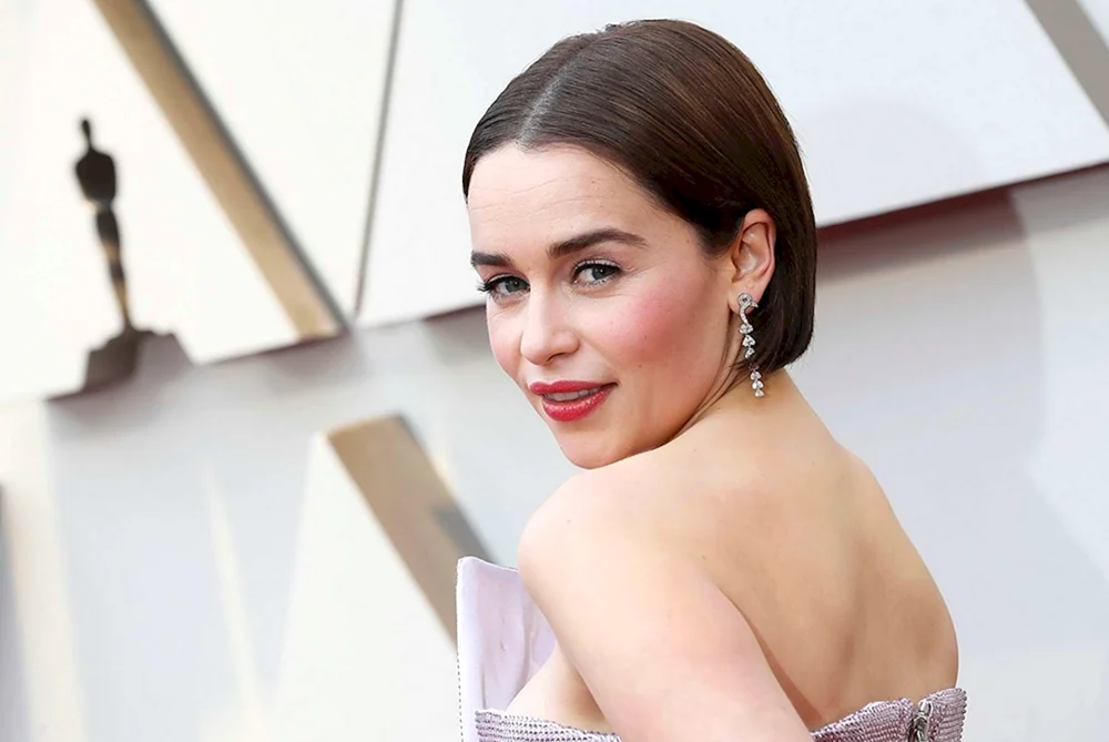 Emilia Clarke Bob