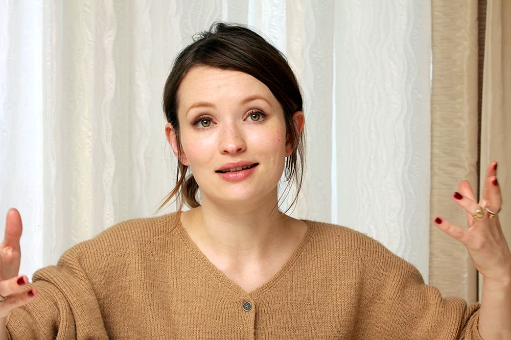 Emily Browning foto