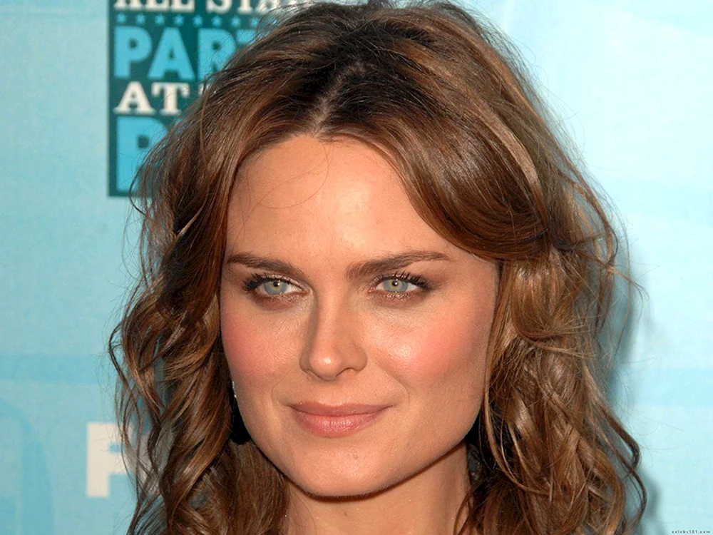 Emily Deschanel Knochen