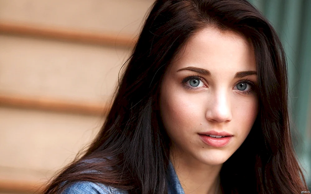 Emily Rudd Model