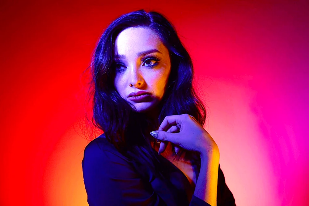Emma Dumont