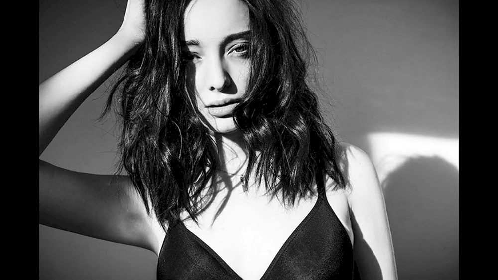 Emma Dumont