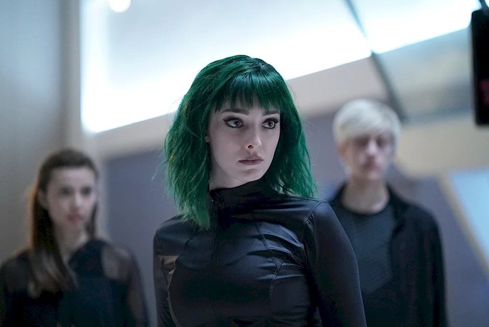 Emma Dumont Hot