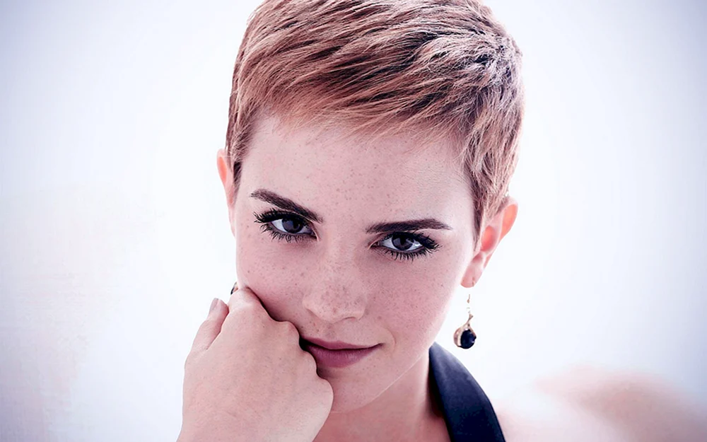 Emma Watson 2022 kurzer Haarschnitt