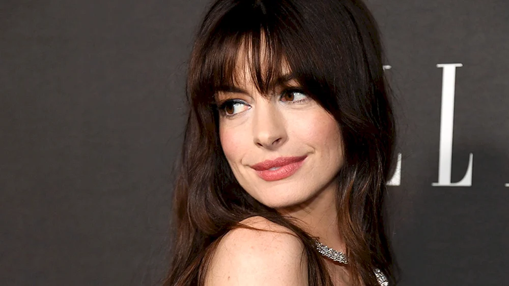 Anne Hathaway mit Pony