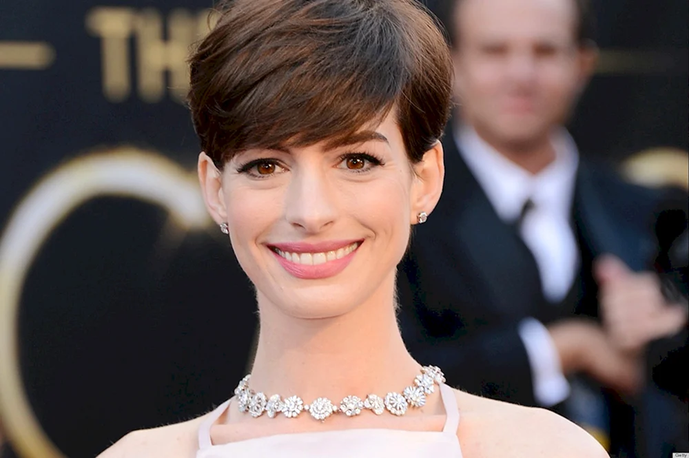 Anne Hathaway 2023
