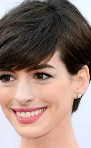 Anne Hathaway Pixie-Haarschnitt