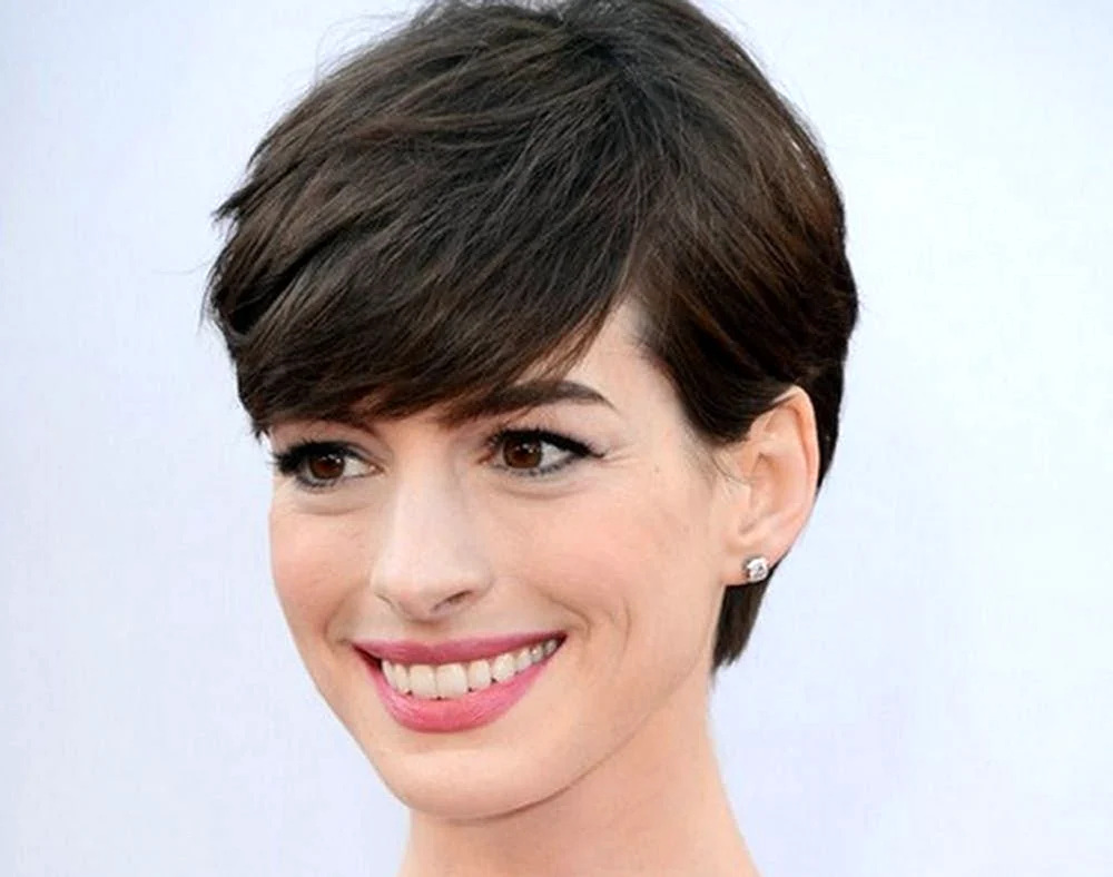 Anne Hathaway Pixie-Haarschnitt