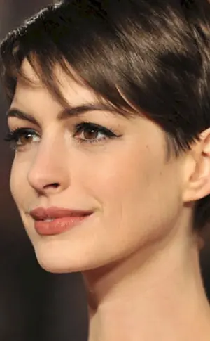 Anne Hathaway Pixie Haarschnitt