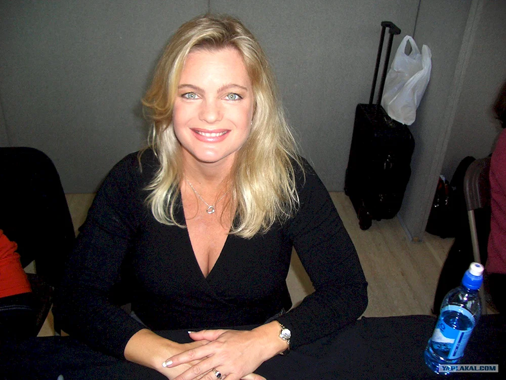 Erica Eleniak 2022