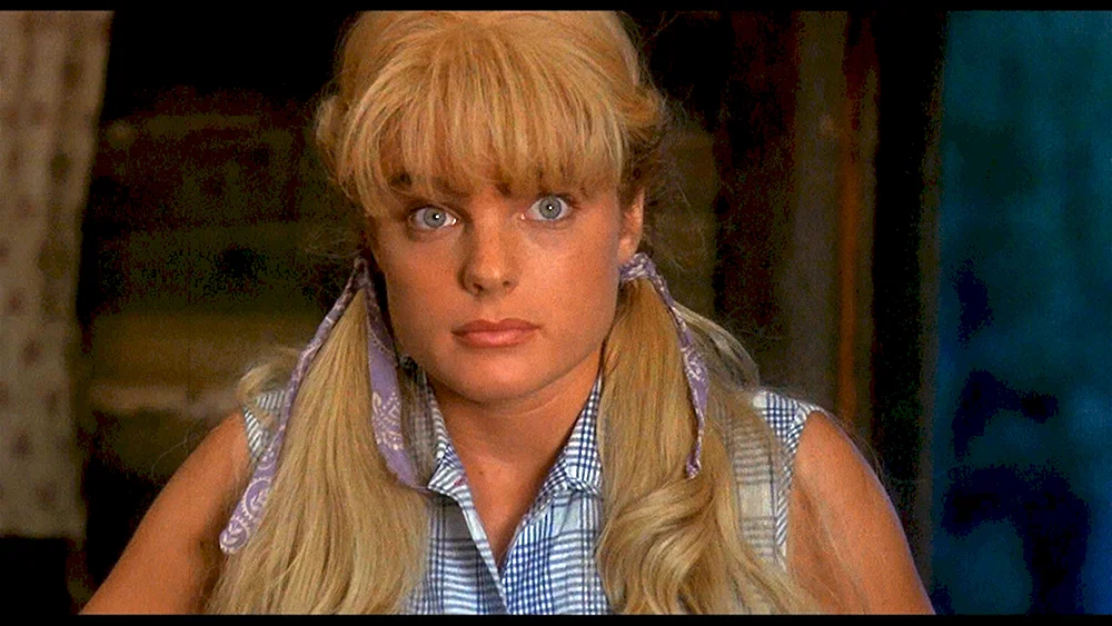 Erica Eleniak Konvois