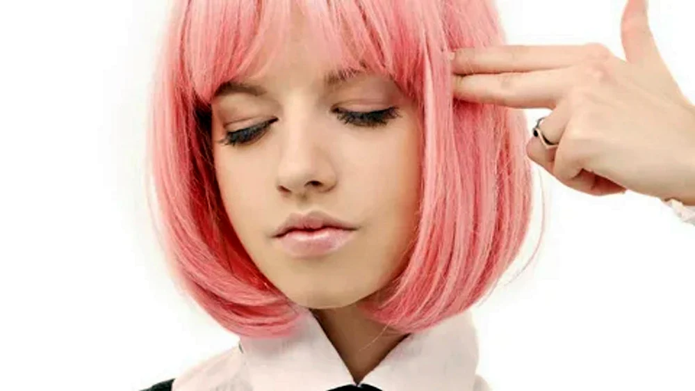 Ashley Smith mit pinkem Haar