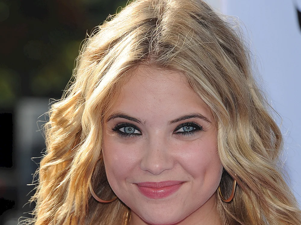 Ashley Benson 2021