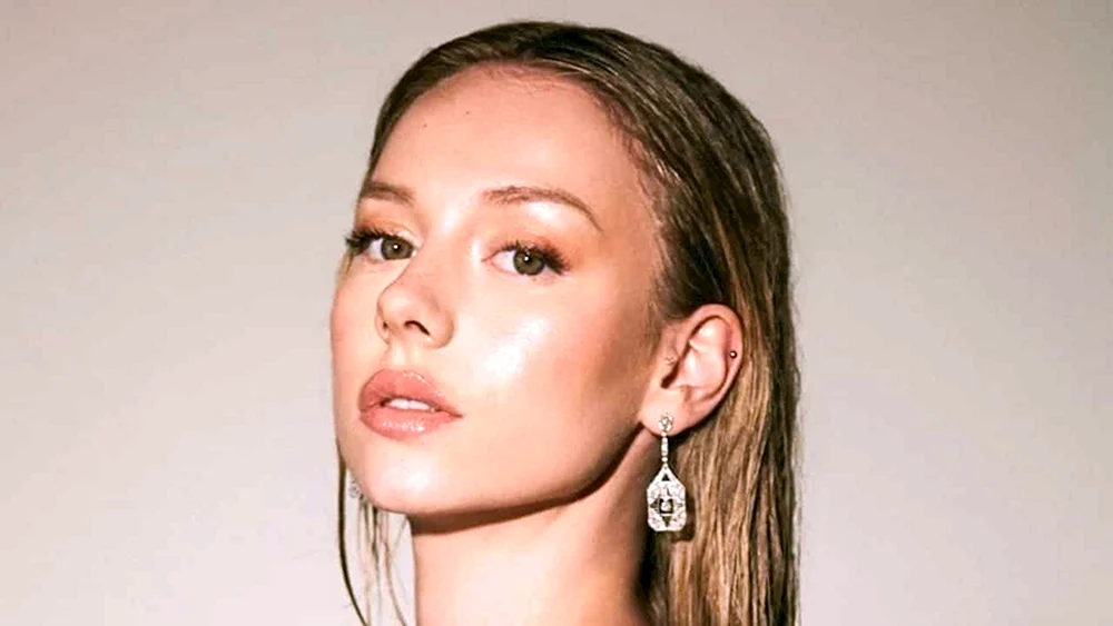 Esther Exposito