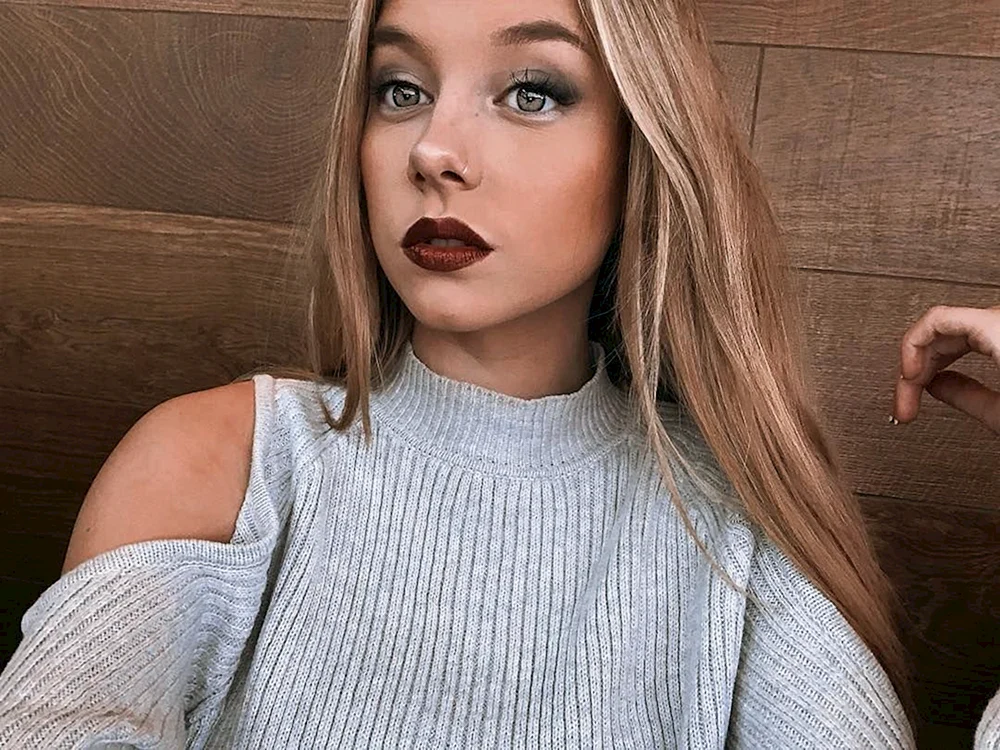 Ester Exposito elite