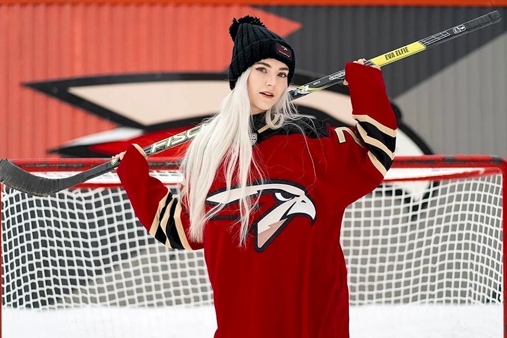Eva Elfie. 2021