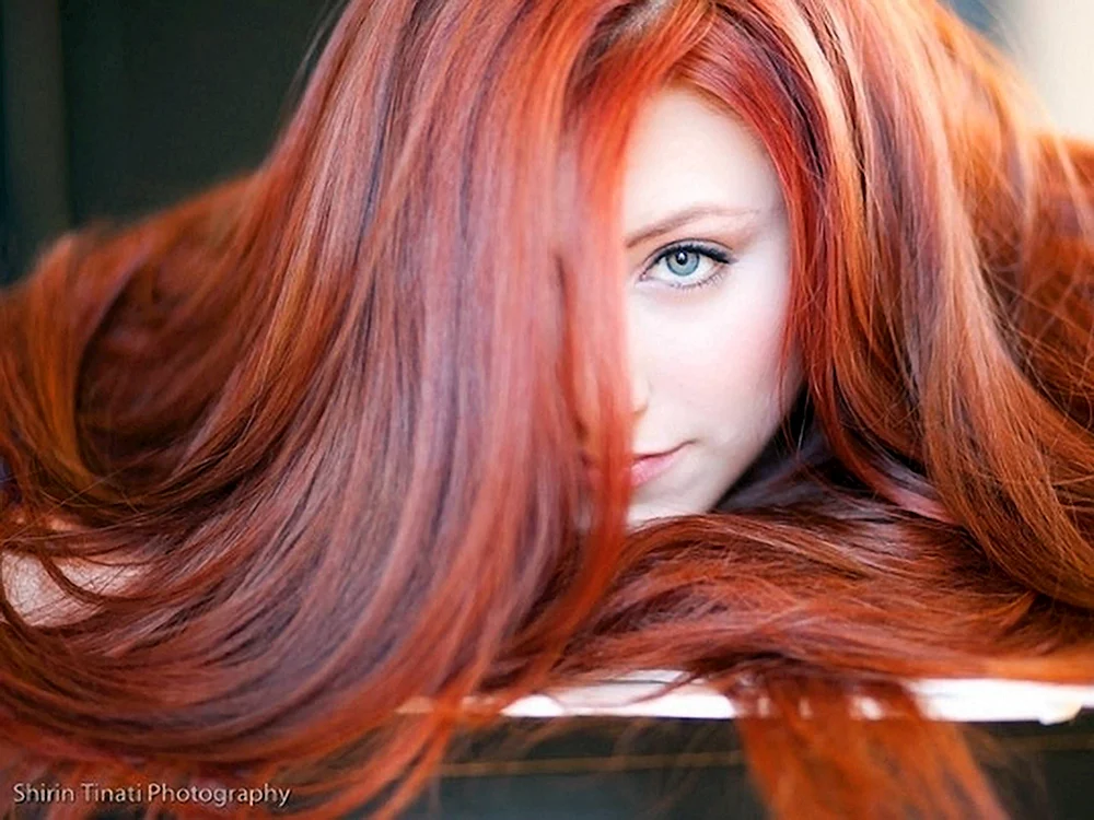Eva Elphy rotes Haar