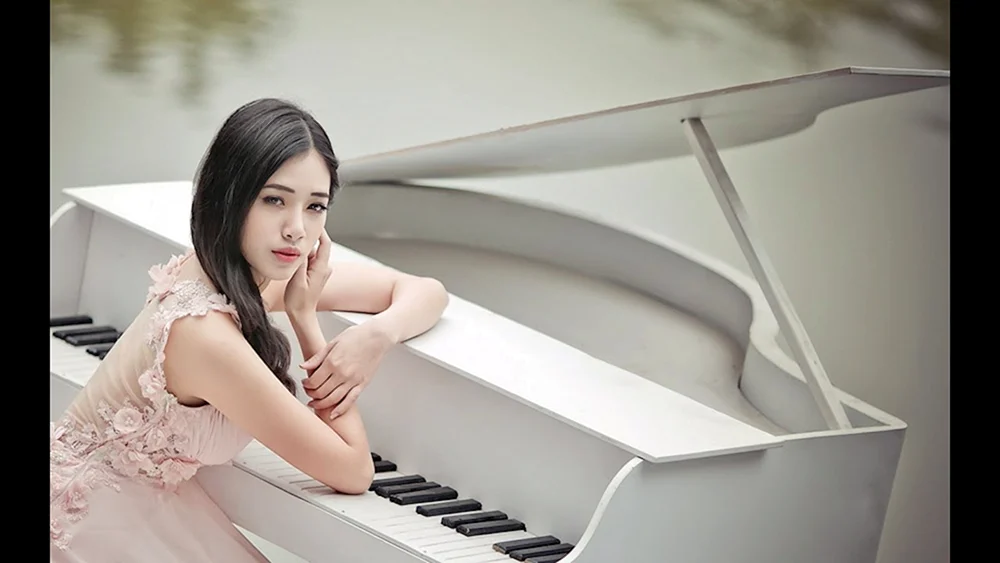 Eva Gevorgyan Pianistin