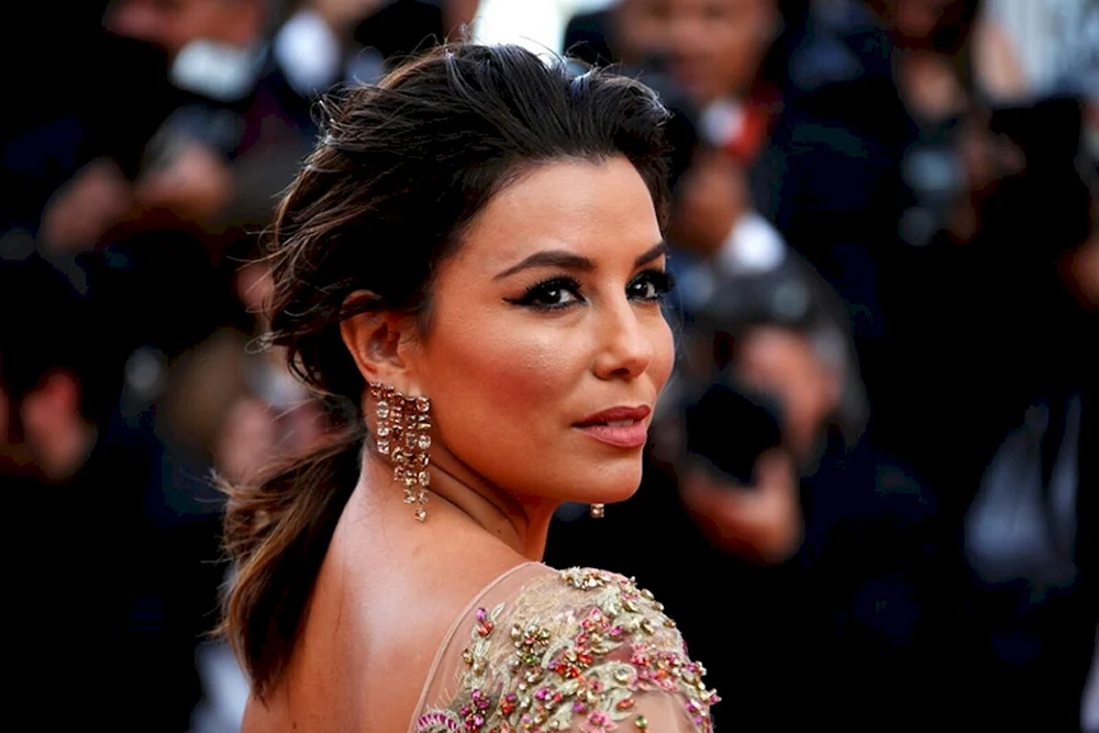 Eva Longoria mit braunem Haar