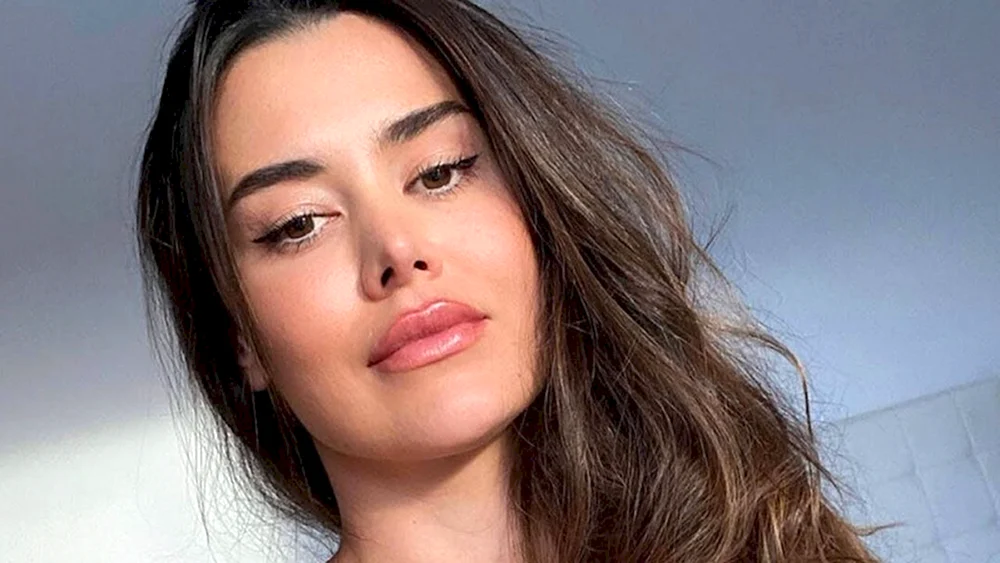 Eva Padlock Pflaume