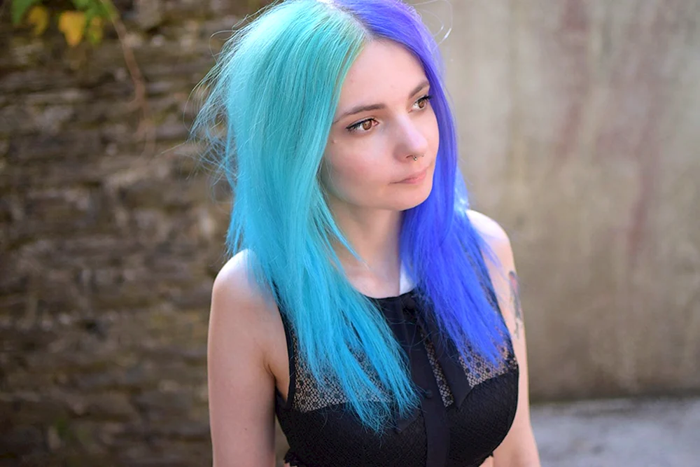 Evelon blaues Haar